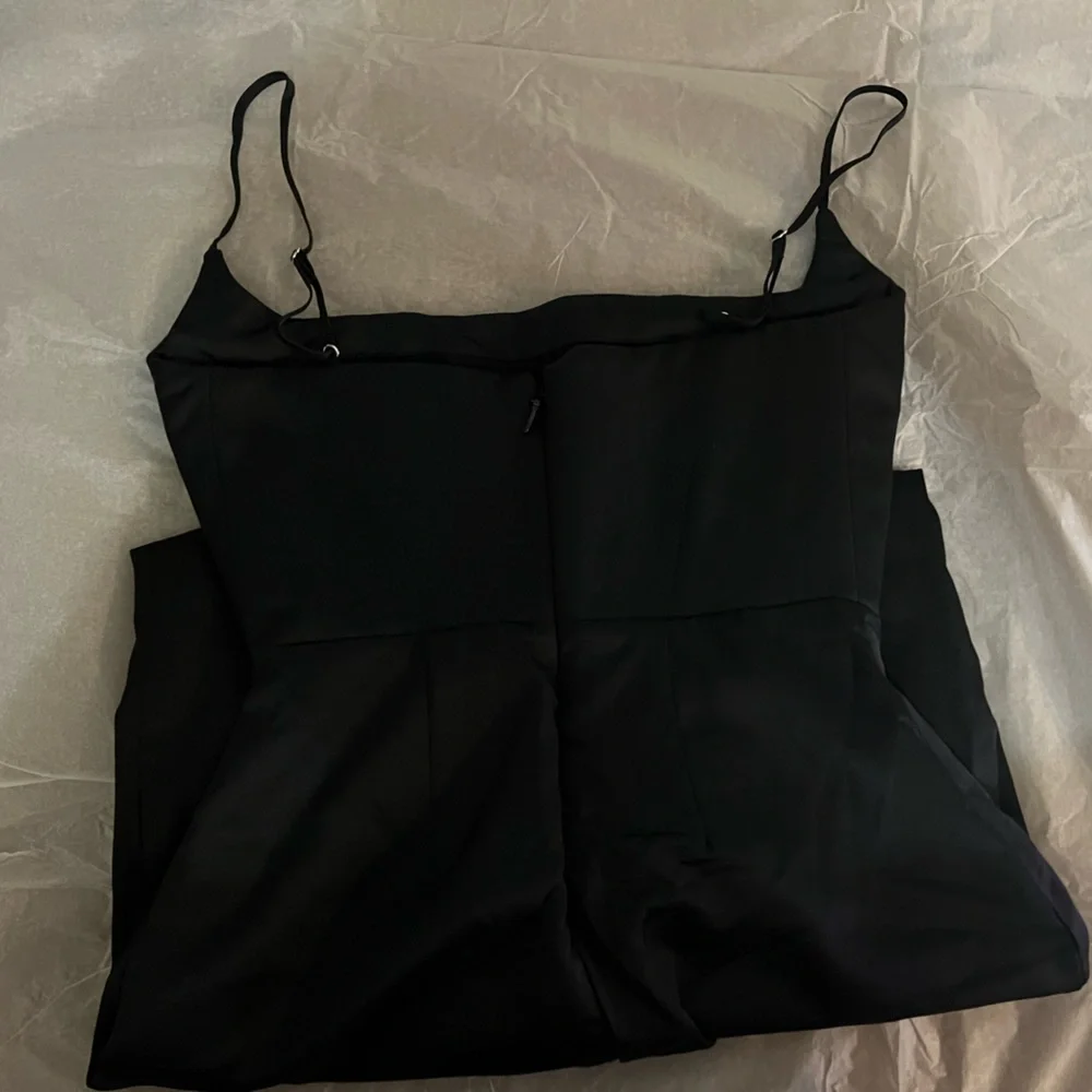 HOUSE OF CB 'Anais' Black Satin Pointed Corset Midi Dress - Picture 7 of 11